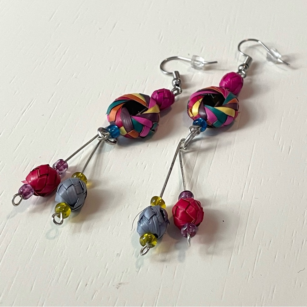 🚨🚨FINAL SALE!!!!🚨🚨 Woven dangle wreath pierced earrings Day of The Dead colorful - Picture 3 of 9